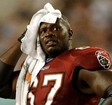 Illustration for article titled The Bottom 100: The Worst Players In NFL History (Part 1)